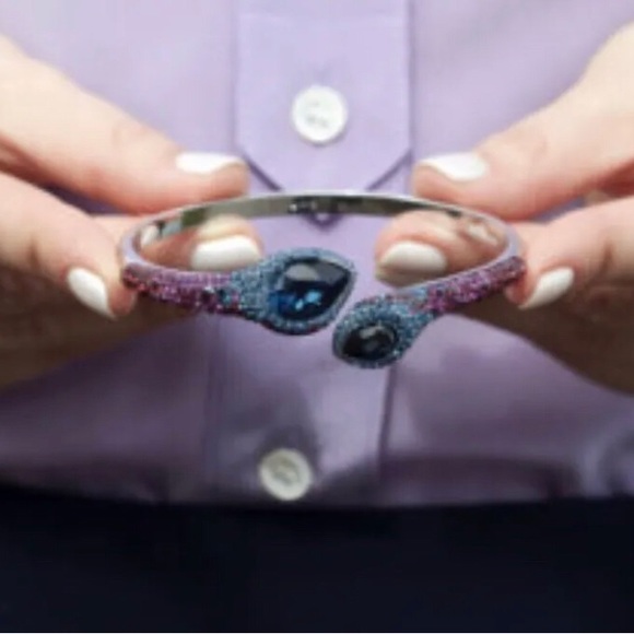 New Swarovski rare snake cuff. - Picture 2 of 3